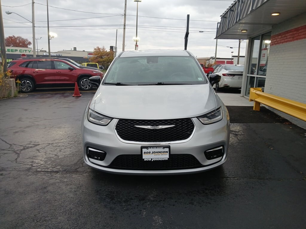 Used 2024 Chrysler Pacifica Touring L Van Passenger Van