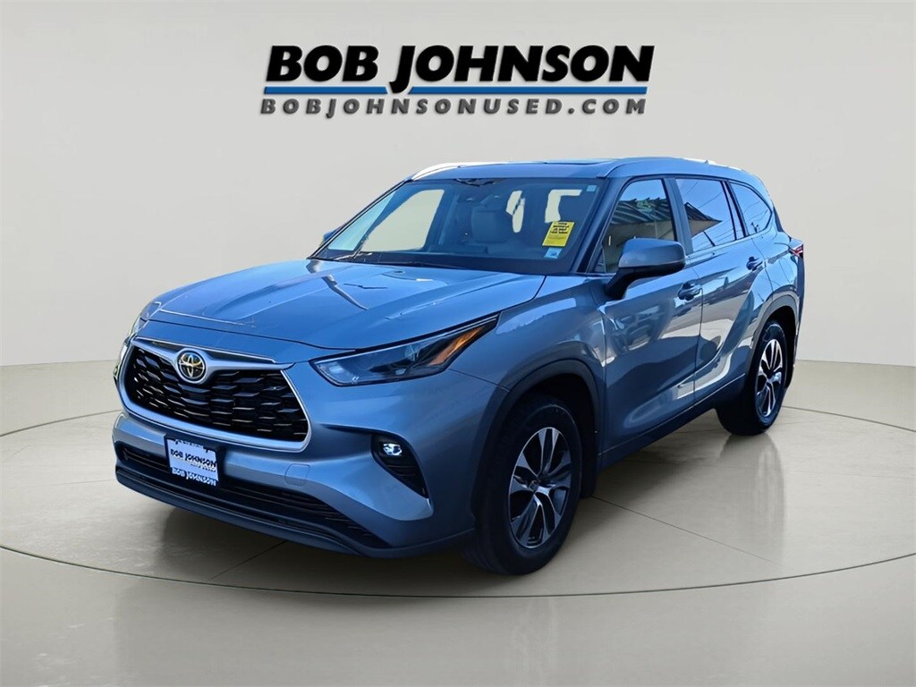 2023 Toyota Highlander XLE photo 3