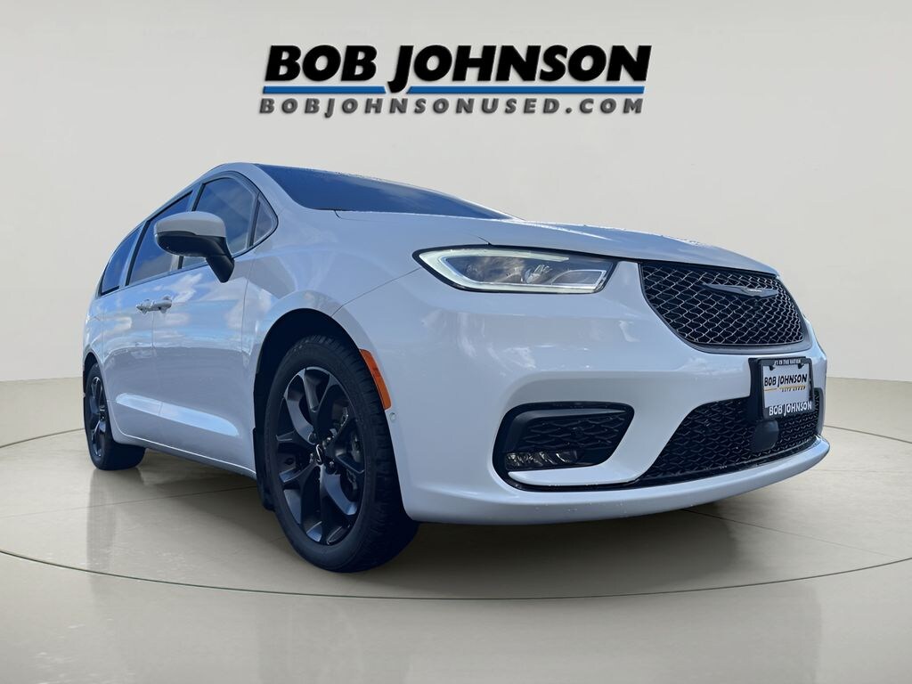 Used 2023 Chrysler Pacifica Touring L Van Passenger Van