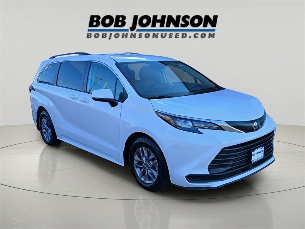 Used 2024 Toyota Sienna LE 8 Passenger Van Passenger Van