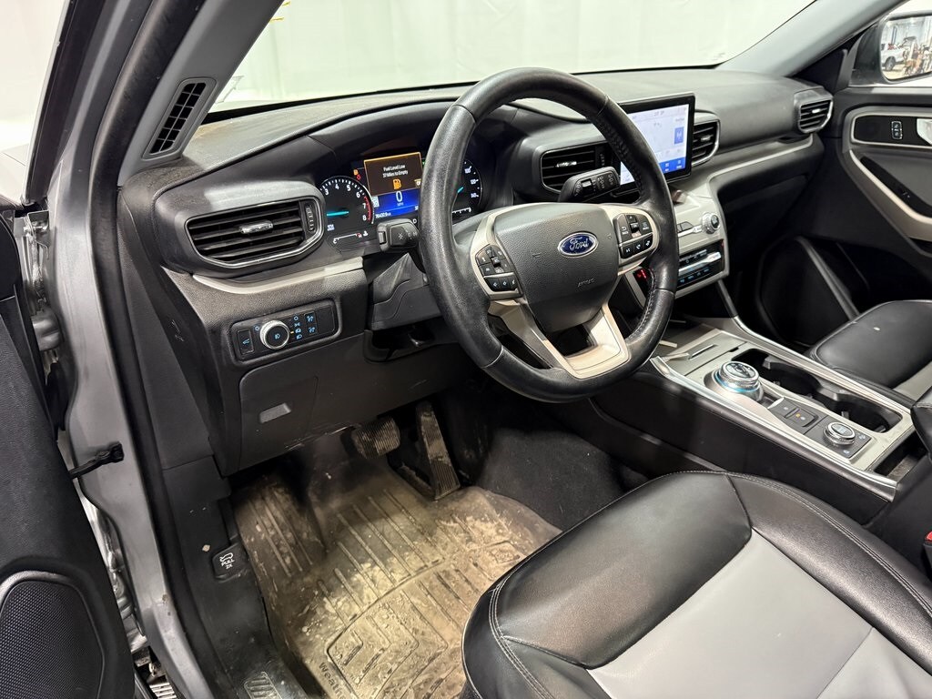 2022 Ford Explorer XLT photo 3
