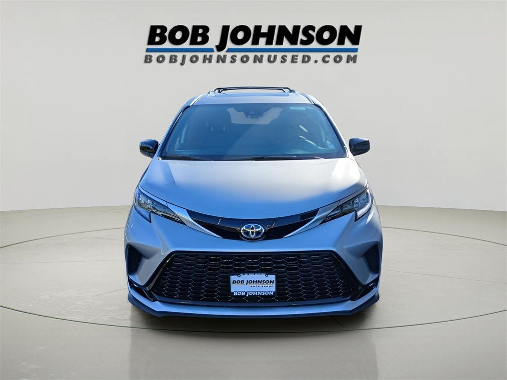 2024 Toyota Sienna XSE photo 2