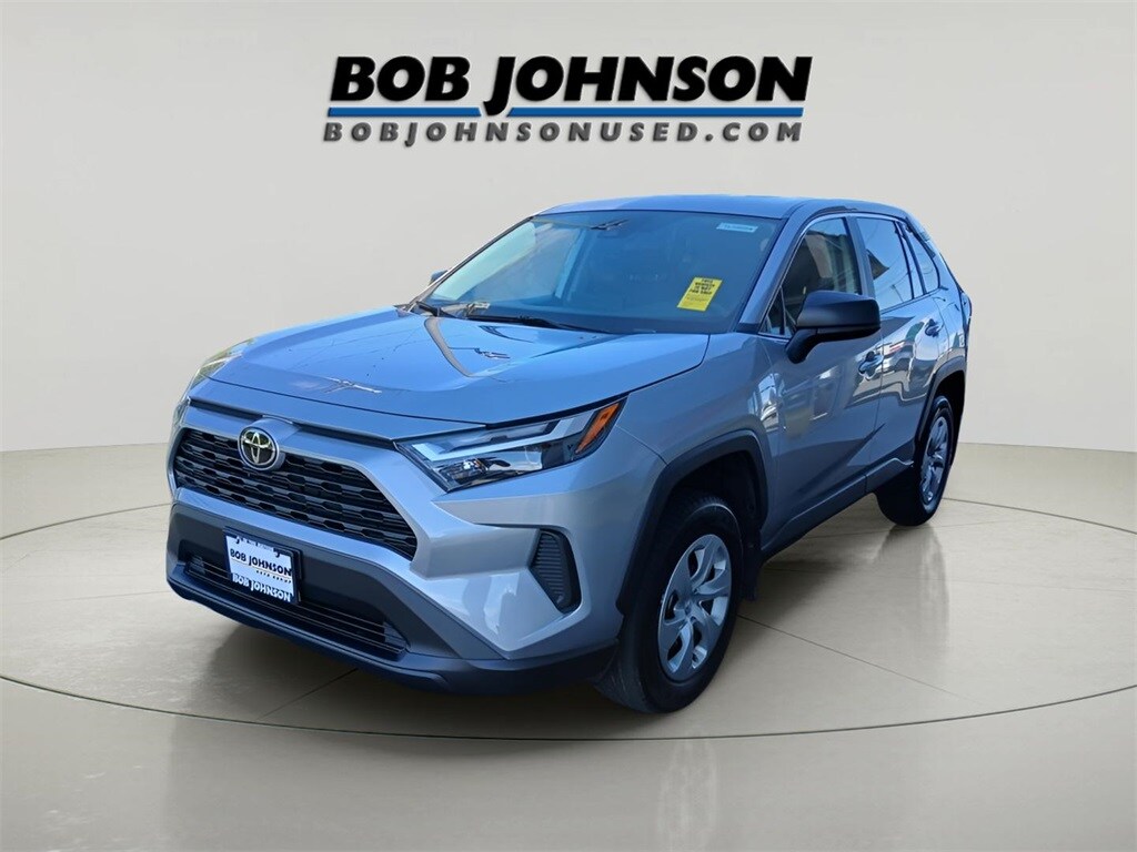 2023 Toyota RAV4 LE photo 3