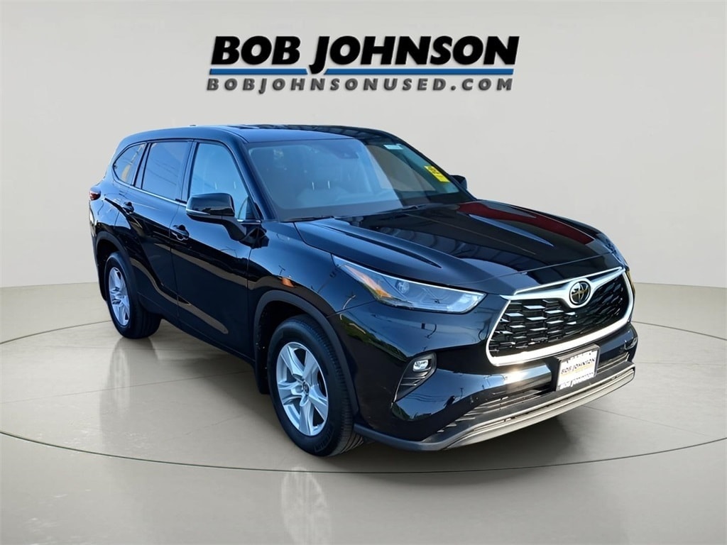 Used 2022 Toyota Highlander LE SUV