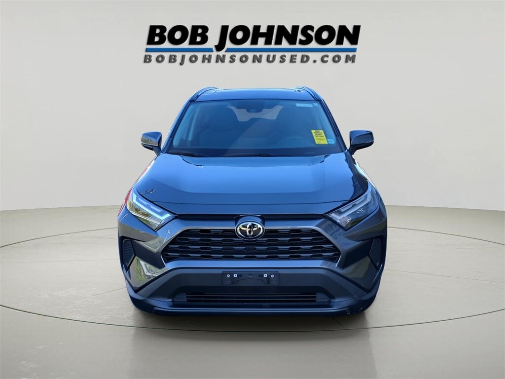 2022 Toyota RAV4 XLE photo 2