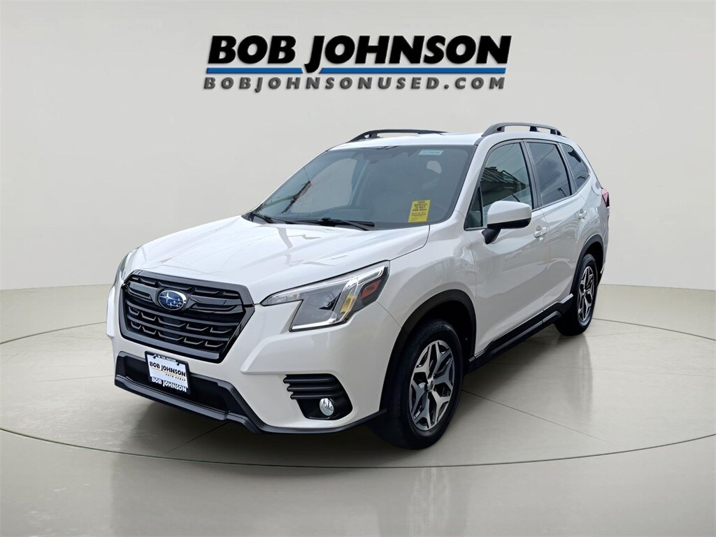 2022 Subaru Forester Premium photo 3