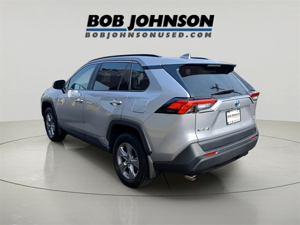 2022 Toyota RAV4 Hybrid LE photo 4