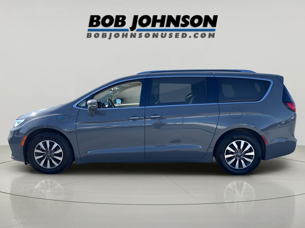 2021 Chrysler Pacifica Hybrid Touring L photo 4