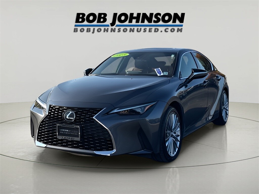 2023 Lexus IS 300 AWD photo 3