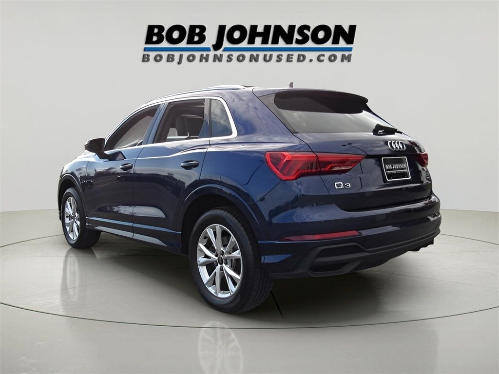 2024 Audi Q3 45 TFSI S line Premium photo 3