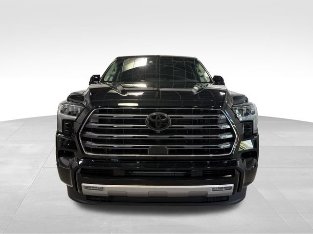 2024 Toyota Sequoia SR5 photo 2