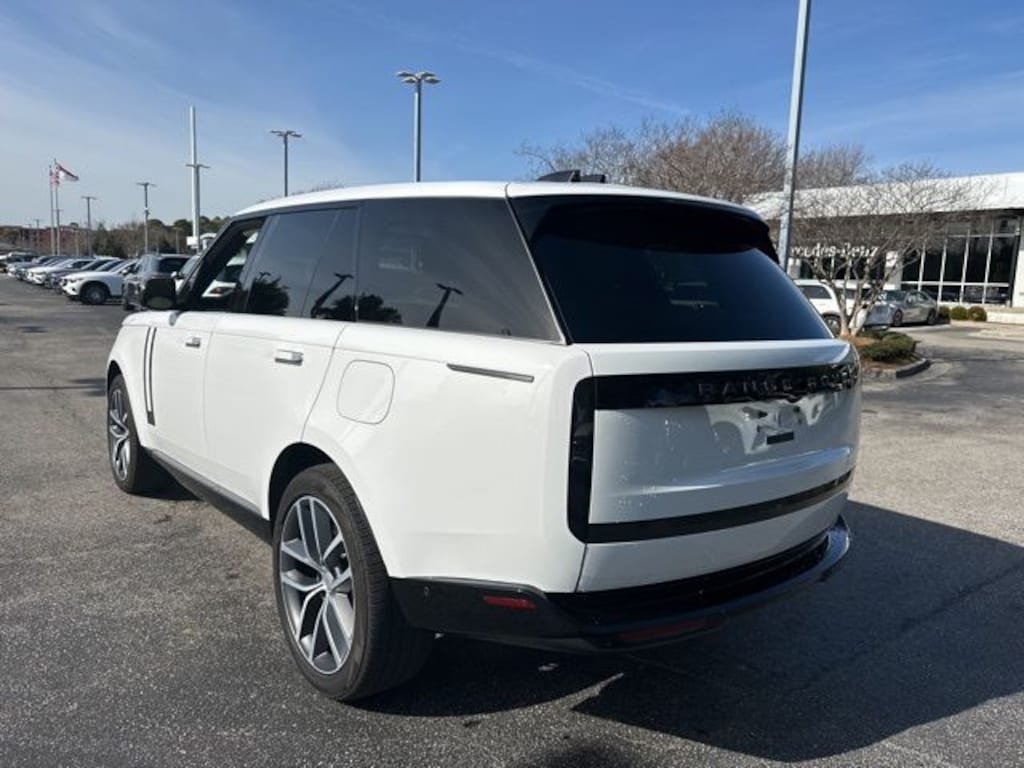Used 2025 Land Rover Range Rover Plug-In Hybrid P550e SE SUV