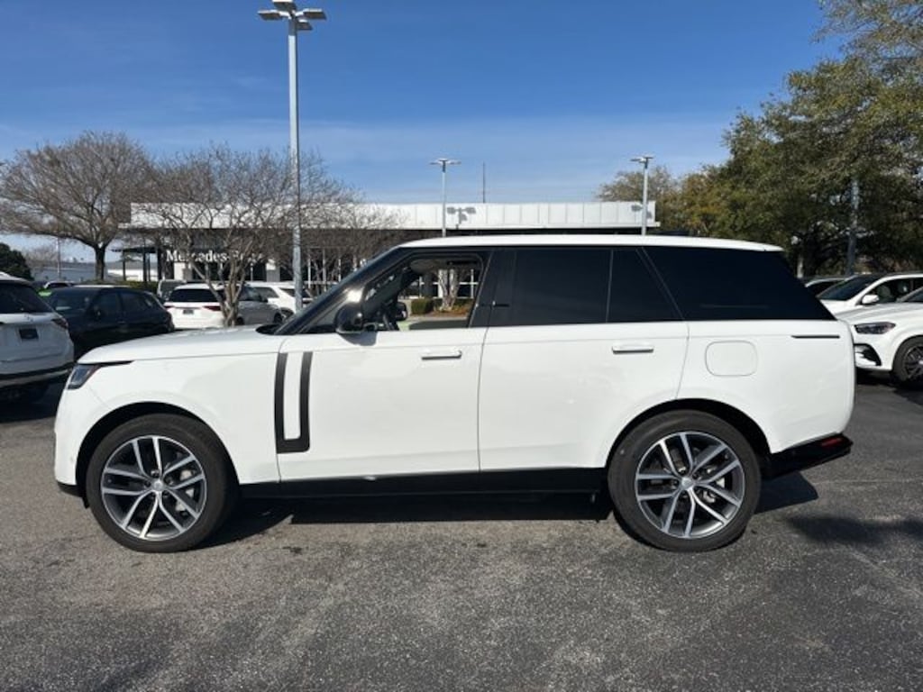 Used 2025 Land Rover Range Rover Plug-In Hybrid P550e SE SUV