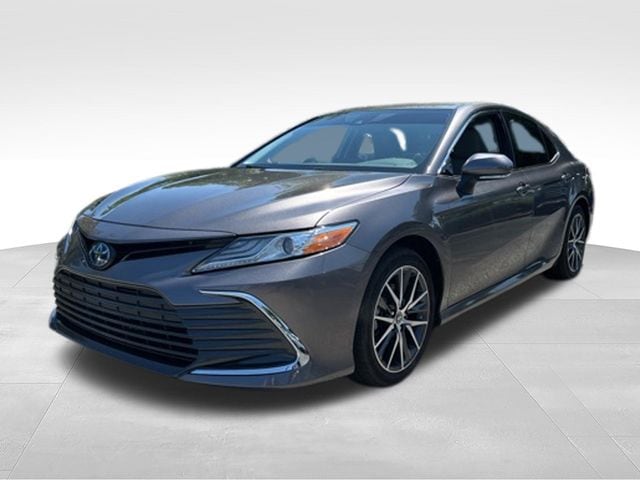 2023 Toyota Camry XLE Hybrid's photo
