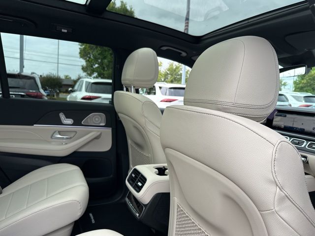 2025 Mercedes-Benz GLS Base - Photo 30