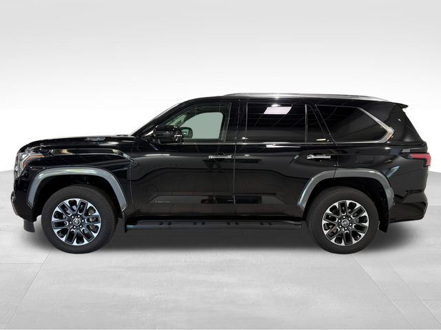 2024 Toyota Sequoia SR5 photo 4