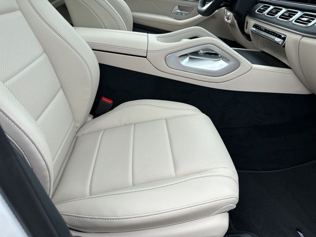 2025 Mercedes-Benz GLS Base - Photo 38