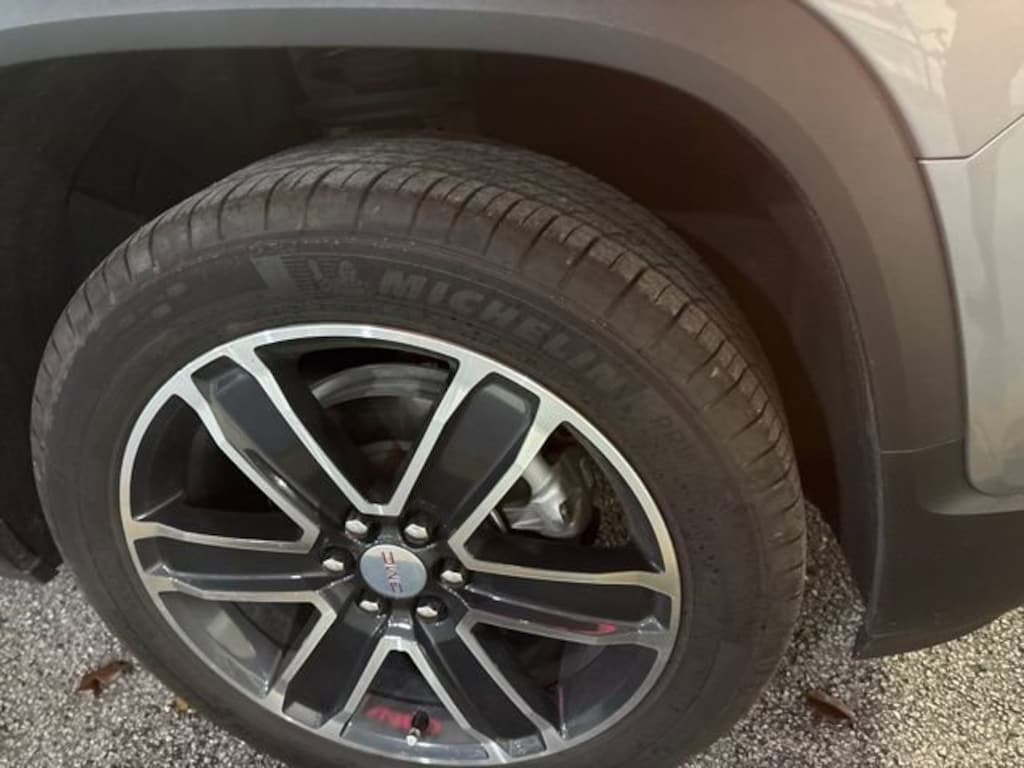 Used 2023 GMC Acadia SLT SUV