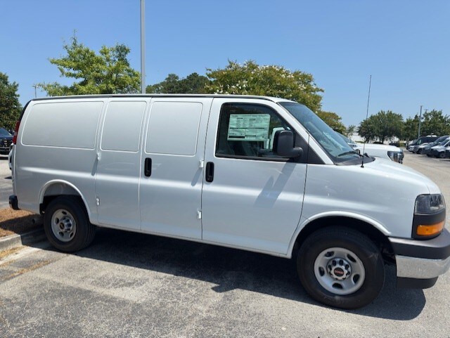 2025 Gmc Savana Cargo 2500 photo 2