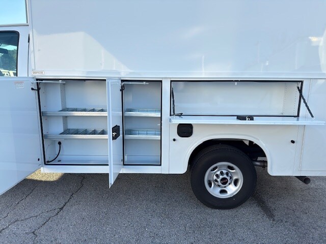 2024 Gmc Savana Cutaway 3500 photo 2
