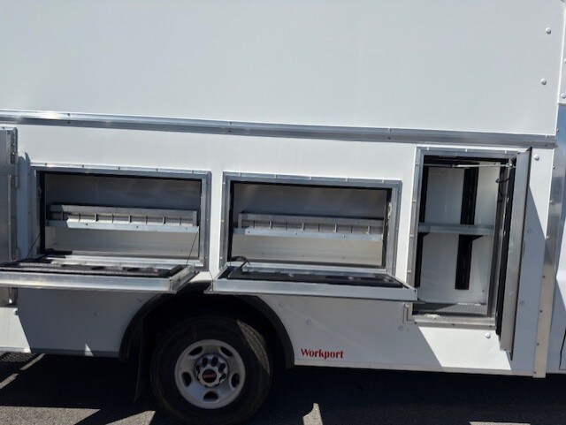2025 Gmc Savana 3500 Cutaway photo 3