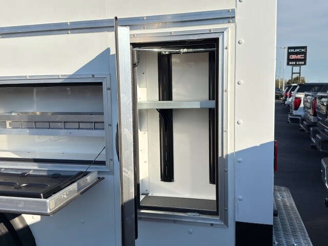 2025 Gmc Savana 3500 Cutaway photo 4