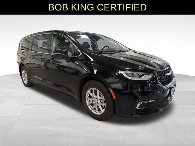 2024 Chrysler Pacifica Touring L's photo