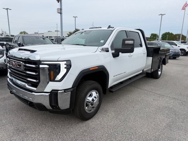 2026 GMC Sierra 4WD Crew Cab Chassis SLE's photo