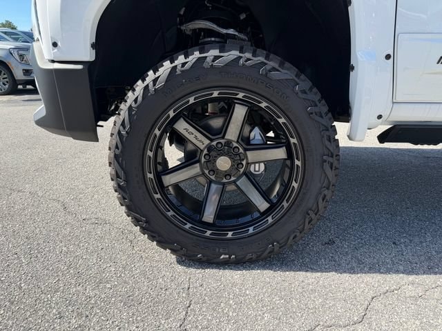 2025 GMC Sierra 1500 AT4 - Photo 9