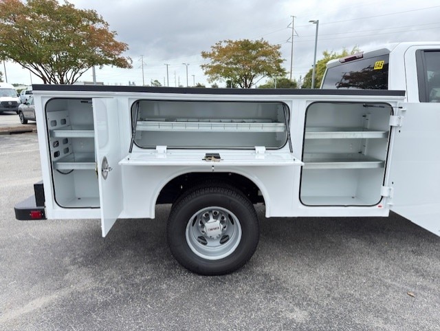 2026 GMC Sierra 3500 Chassis Cab Pro - Photo 3