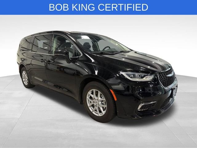 2024 Chrysler Pacifica Touring L's photo
