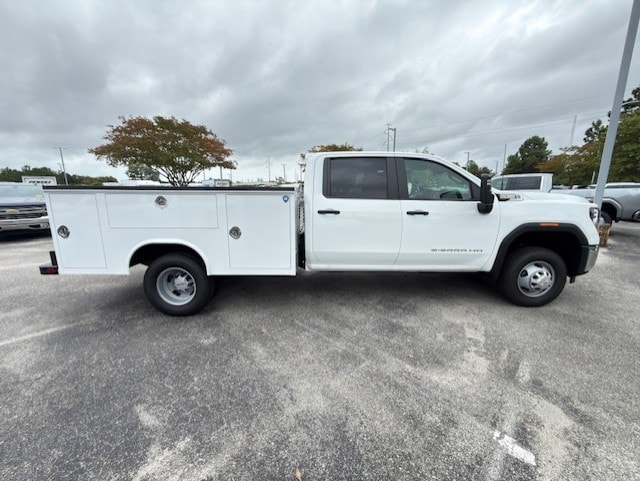 2026 GMC Sierra 3500 Chassis Cab Pro - Photo 2