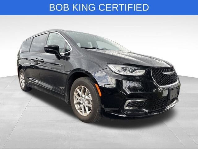 2024 Chrysler Pacifica Touring L's photo