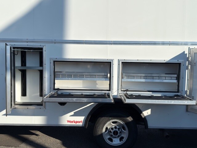 2025 Gmc Savana 3500 Cutaway photo 3