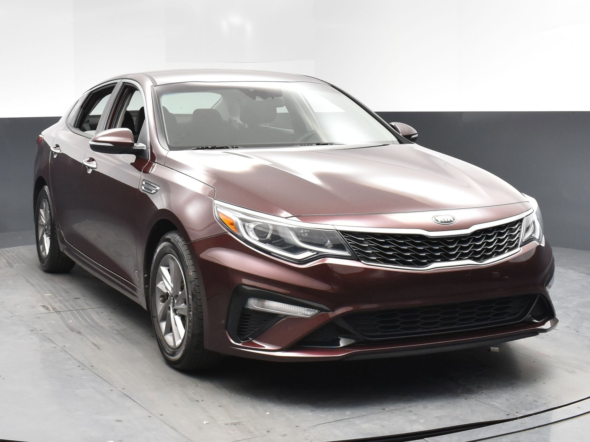 2020 Kia Optima LX photo 2