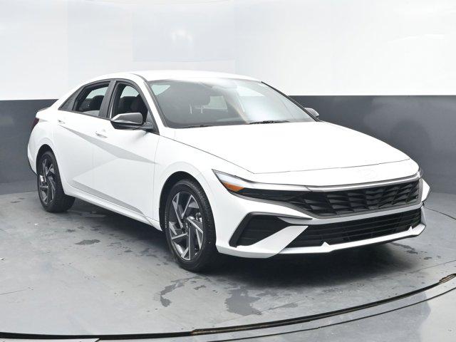 2025 Hyundai Elantra SEL Sport photo 2