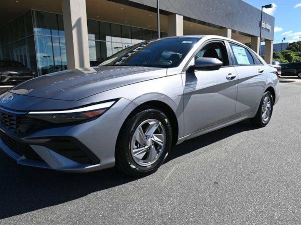 New 2025 Hyundai Elantra SE Sedan