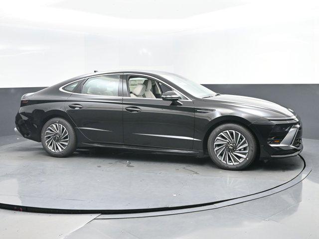 2025 Hyundai Sonata Hybrid SEL photo 2