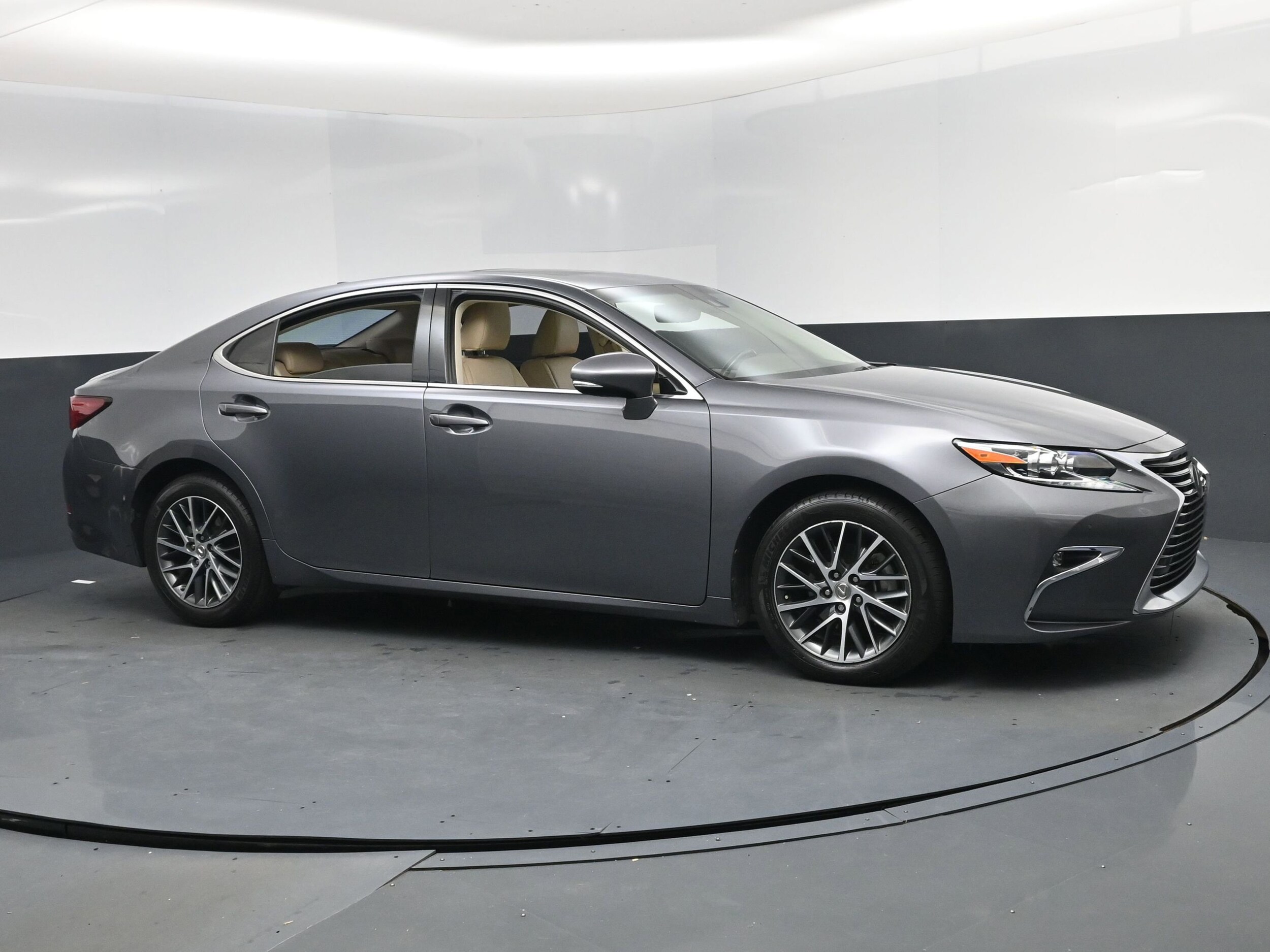 2018 Lexus ES 350 photo 2