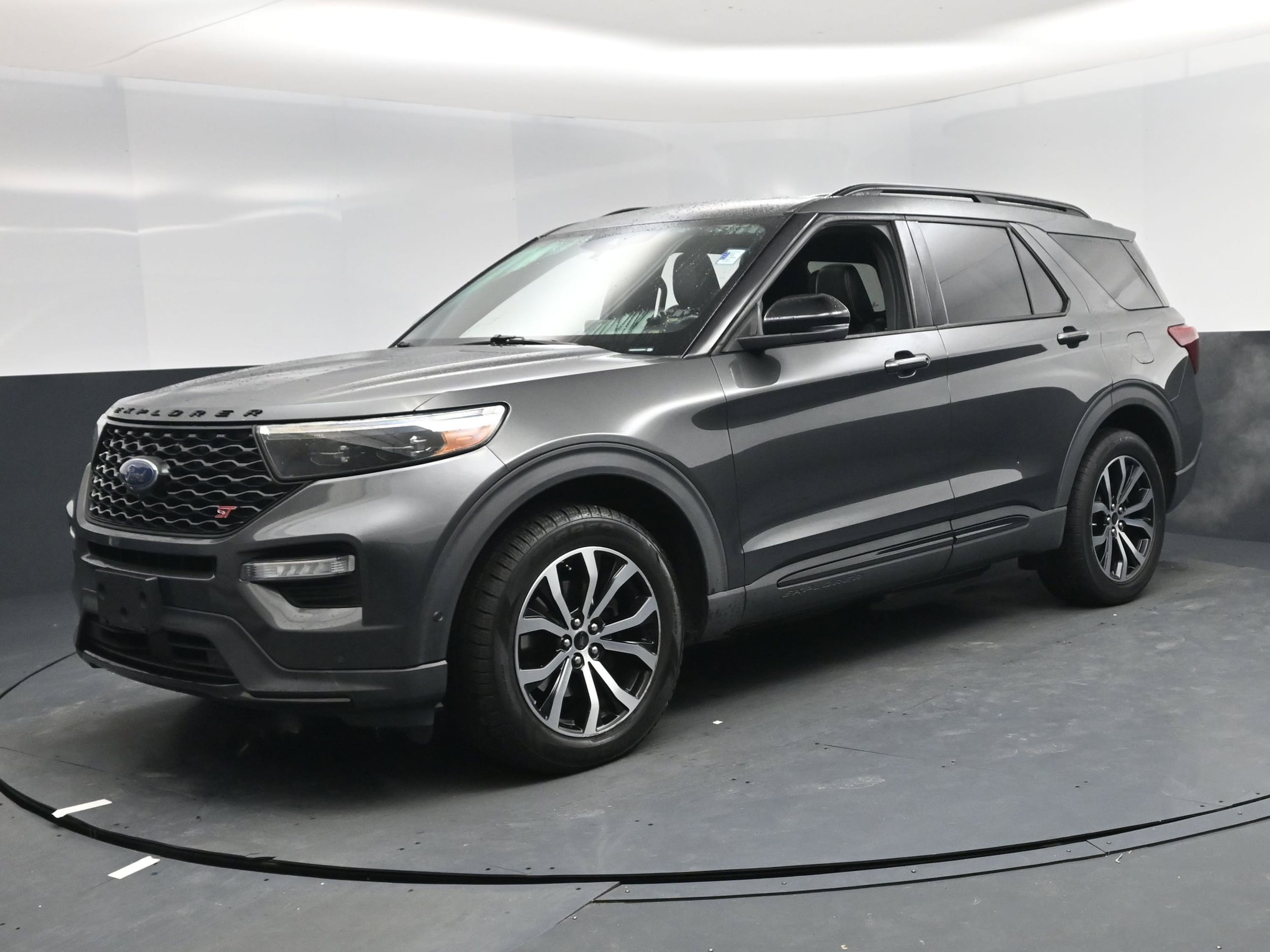 2020 Ford Explorer ST's photo