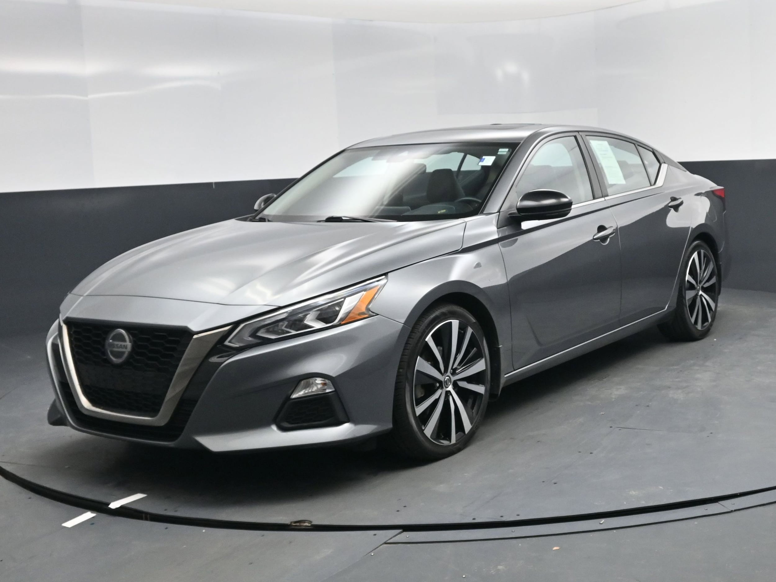 2021 Nissan Altima SR's photo