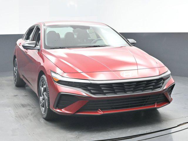 2025 Hyundai Elantra SEL Sport photo 2