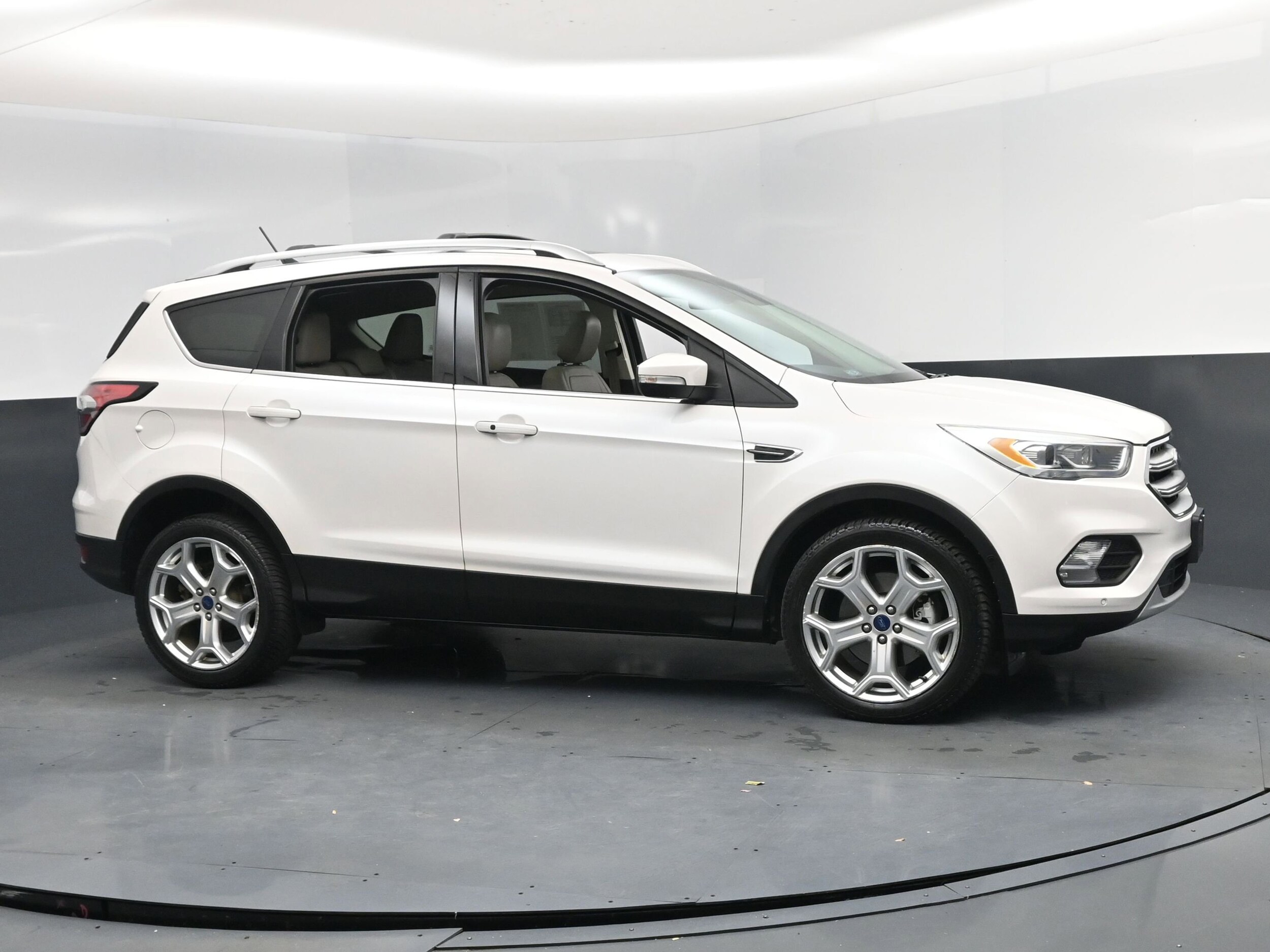 2018 Ford Escape Titanium photo 2