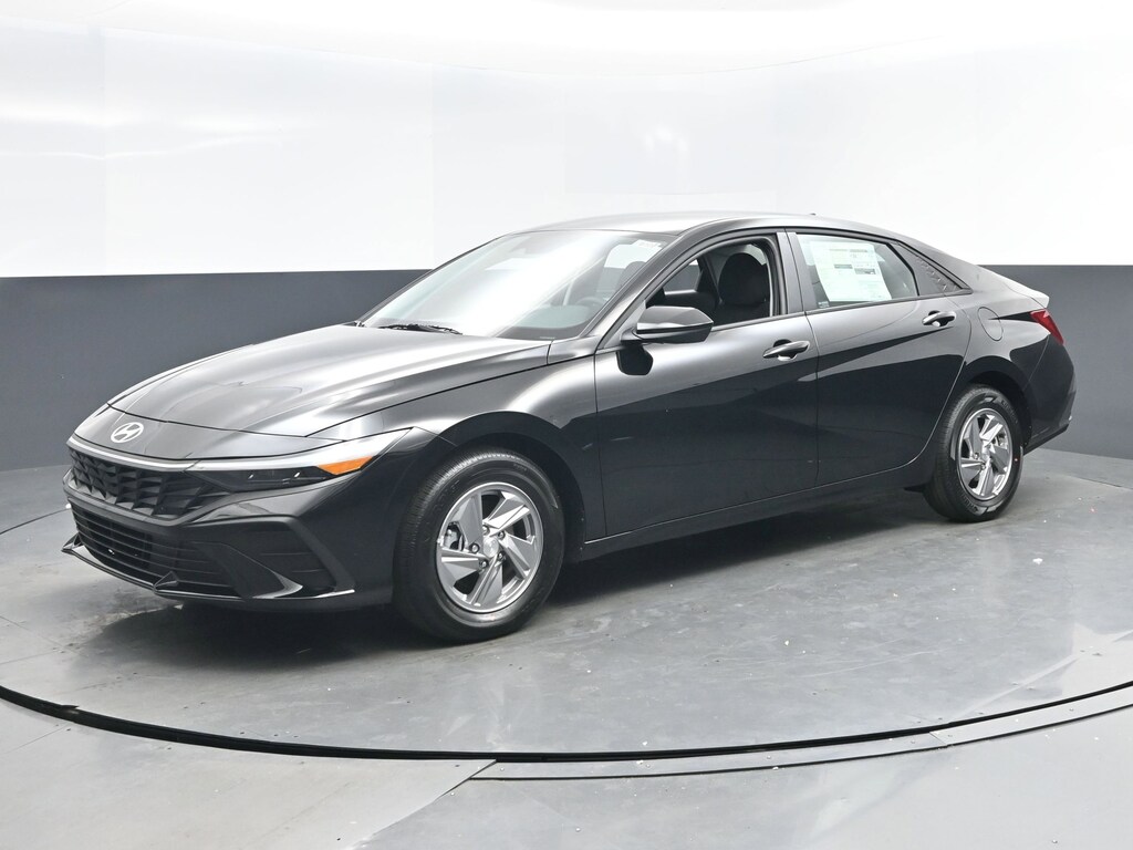 Used 2025 Hyundai Elantra SE Sedan