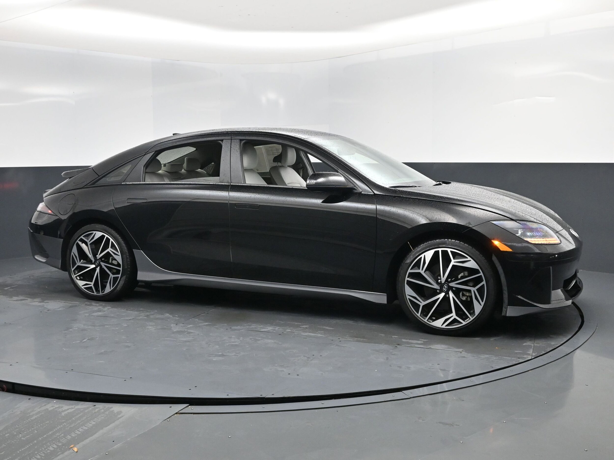 2023 Hyundai Ioniq 6 SEL photo 2