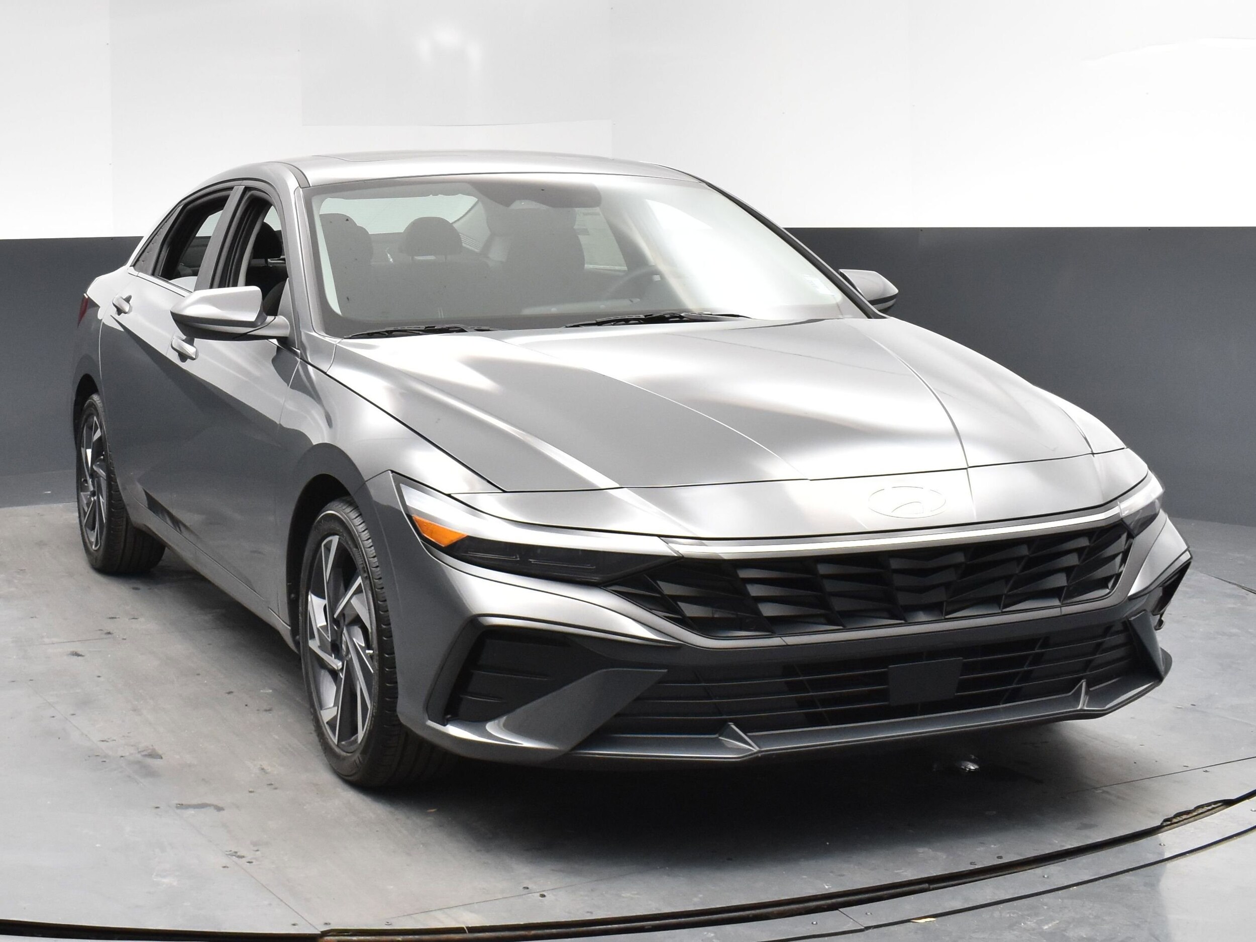 2025 Hyundai Elantra SEL Convenience photo 2