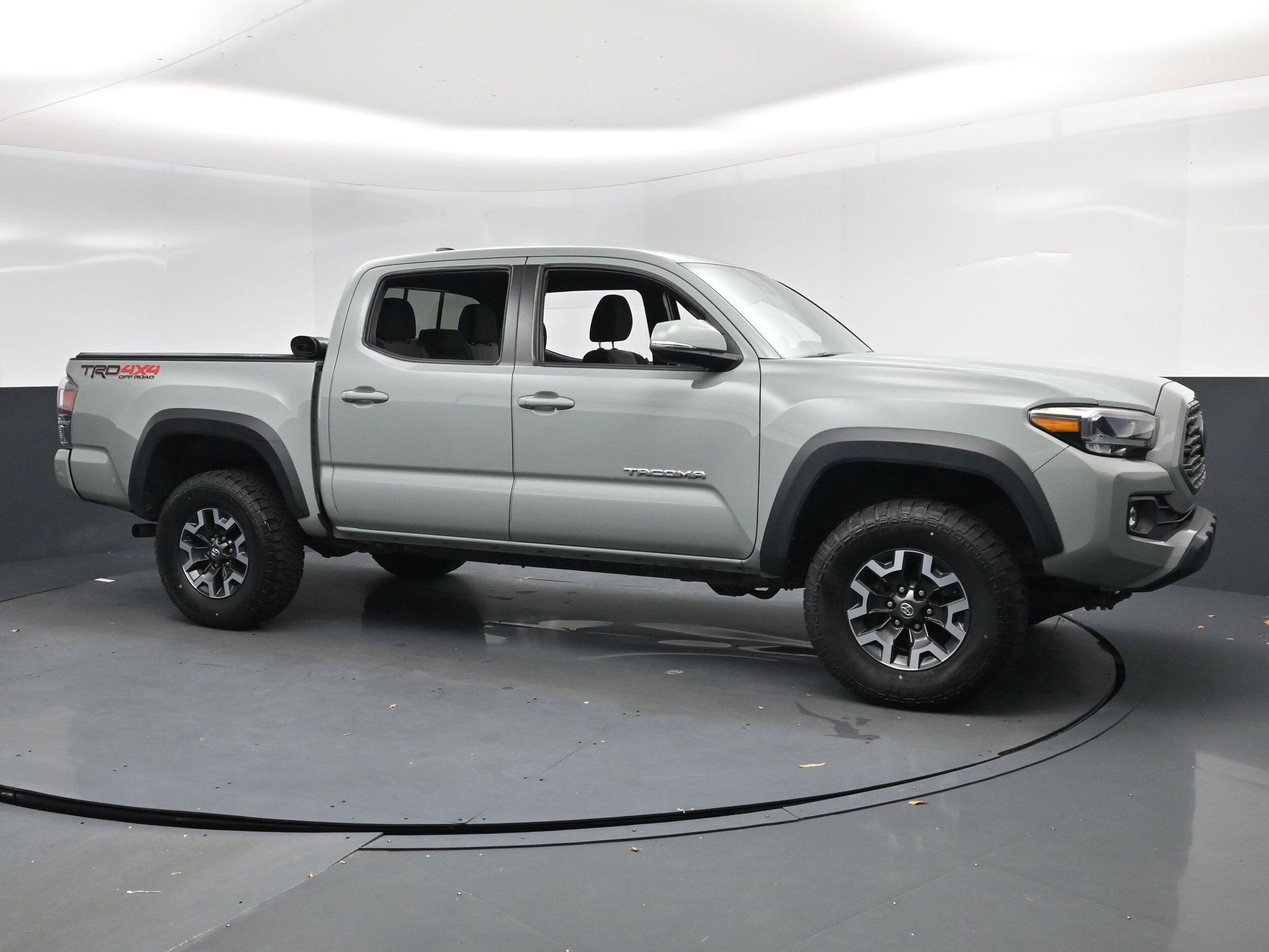2022 Toyota Tacoma TRD Off-Road V6 photo 2