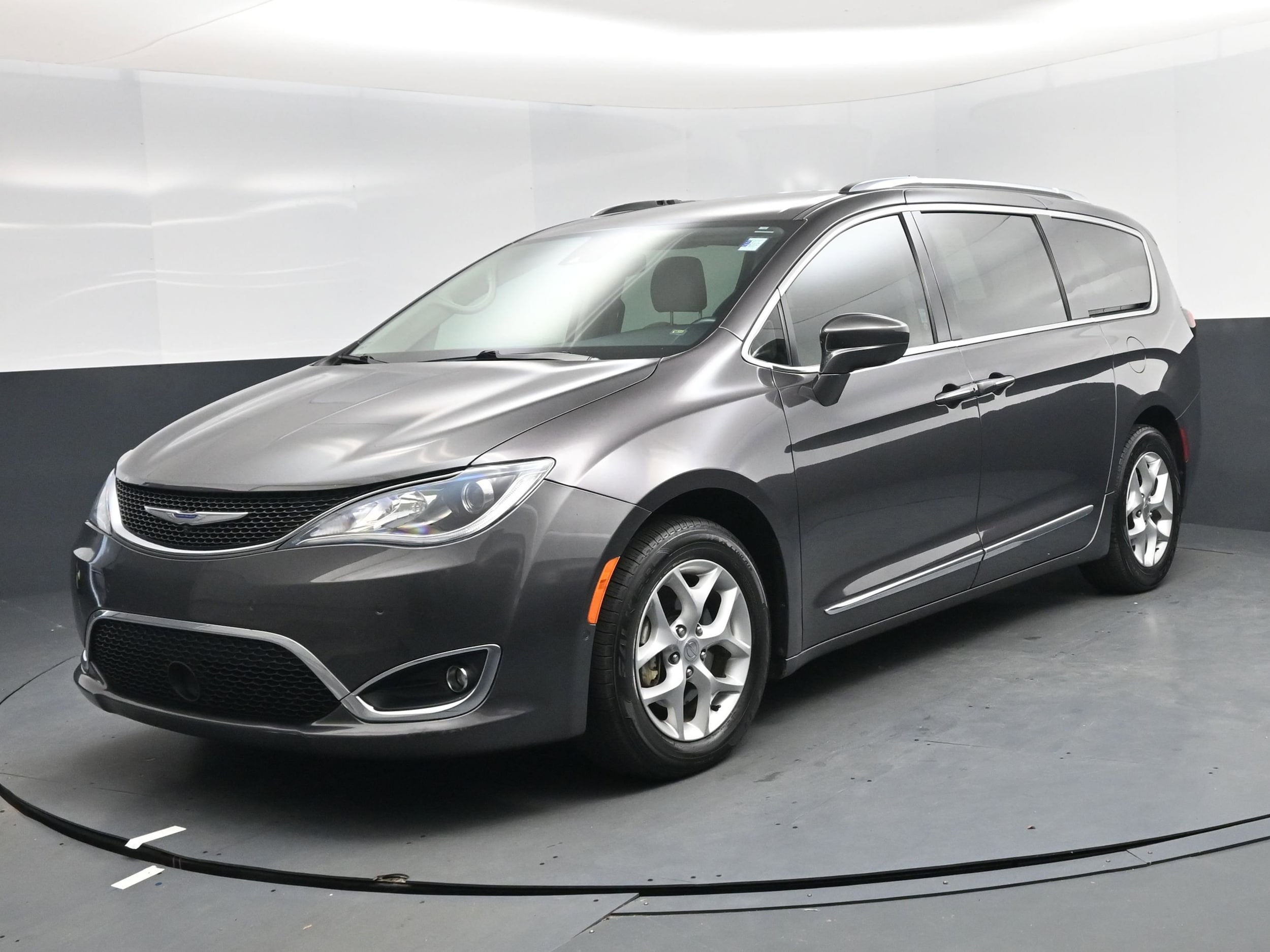 2019 Chrysler Pacifica Touring L Plus's photo