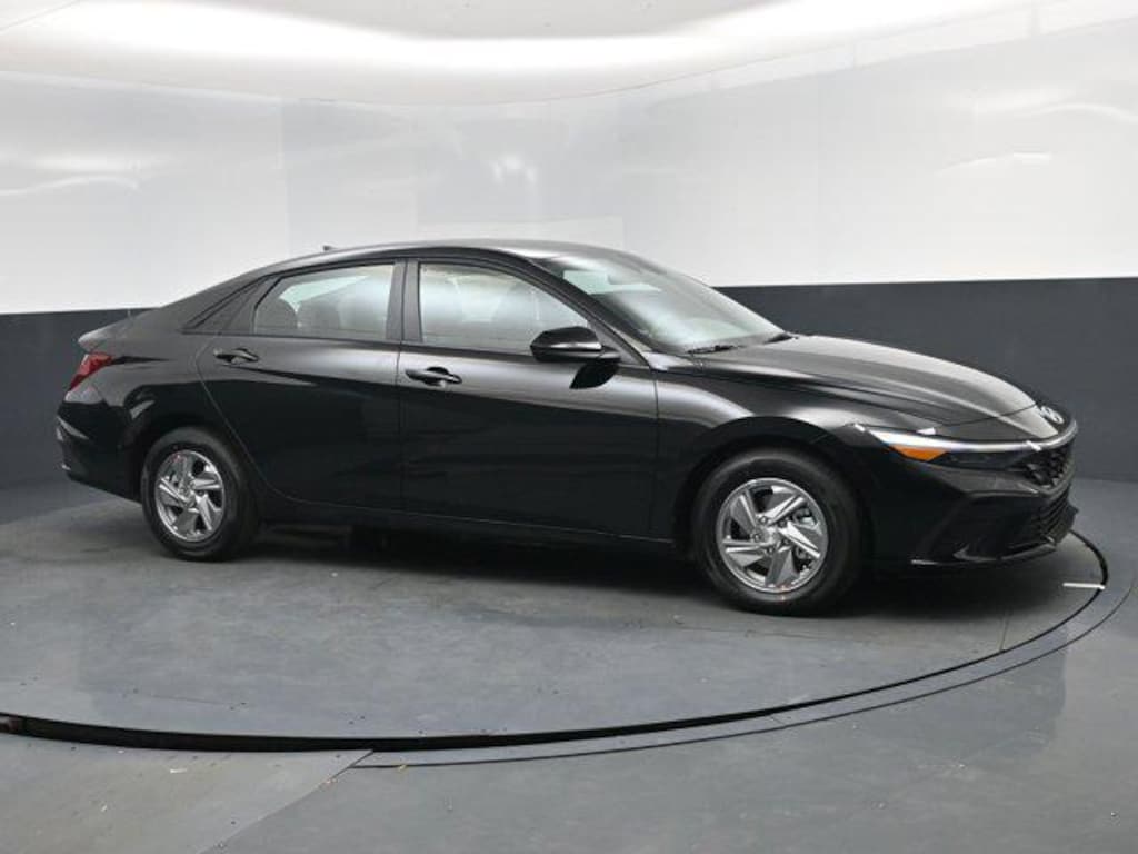 New 2026 Hyundai Elantra SE Sedan