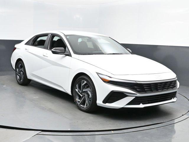 2025 Hyundai Elantra SEL Sport photo 2